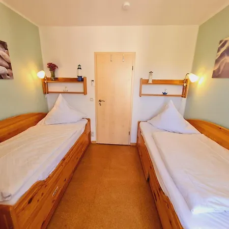 Strandlaeufer Rosita Mit Garten * Rerik